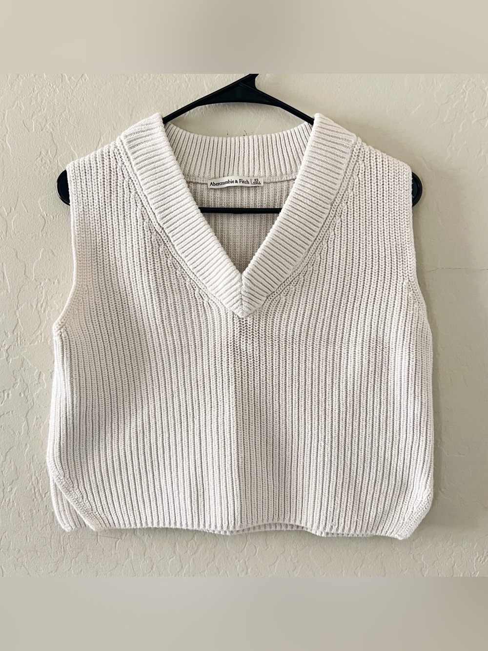 Abercrombie & Fitch Cream V-Neck Knit Sweater Vest
